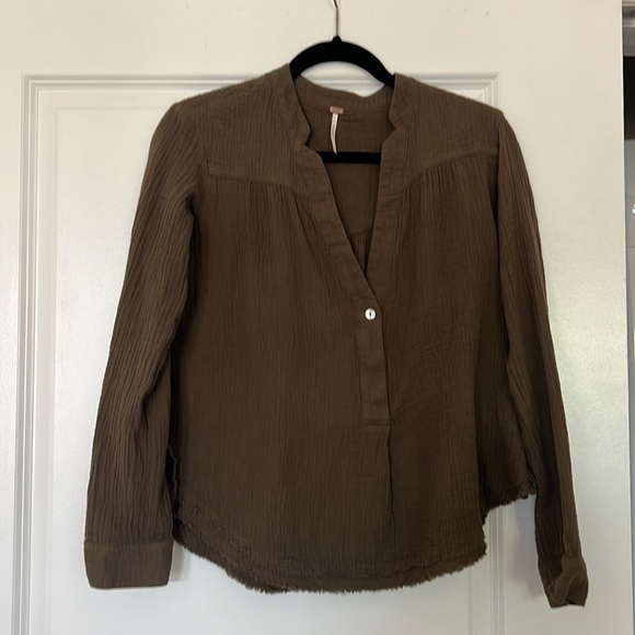 Free people/ we the free bundle- 2 shirts (XS) and 1 jacket (s) - Picture 8 of 9